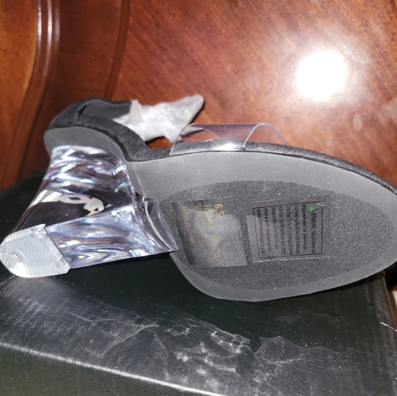 Womens Shoes - Picture 1 of 2